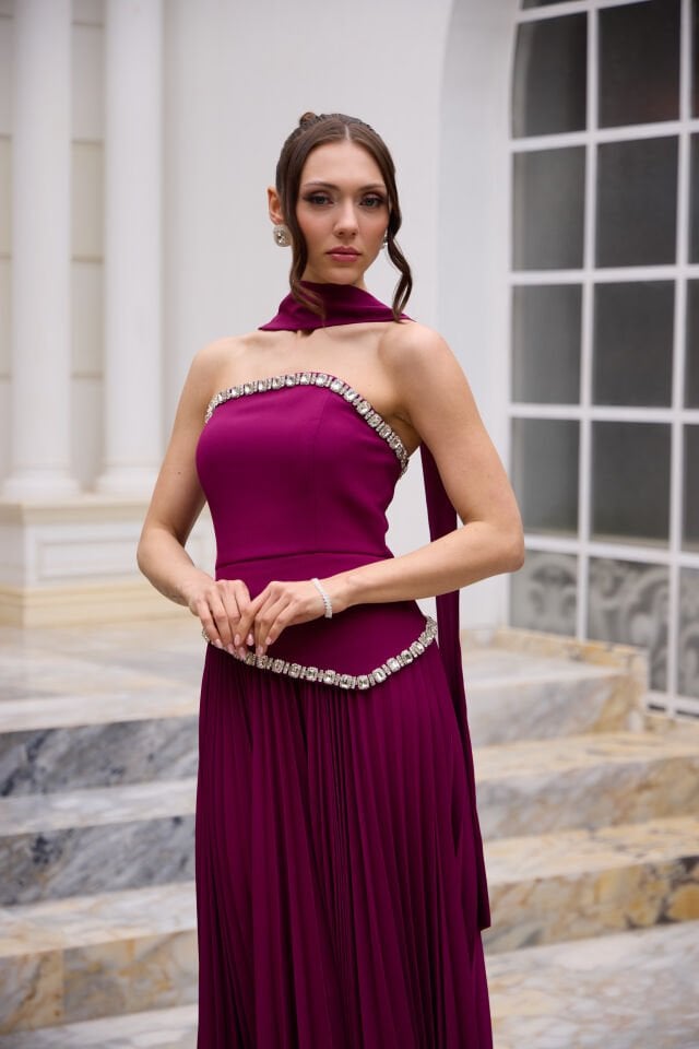 Amanda Bordo Kristal Taş İşlemeli Plise Detaylı Elbise