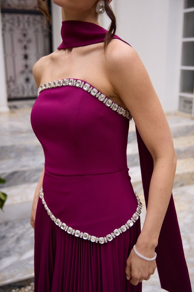 Amanda Bordo Kristal Taş İşlemeli Plise Detaylı Elbise