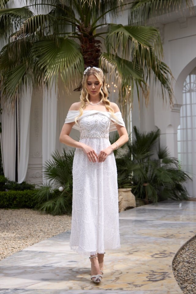 Amelia Beyaz İnci & Kristal İşlemeli Prenses Elbise