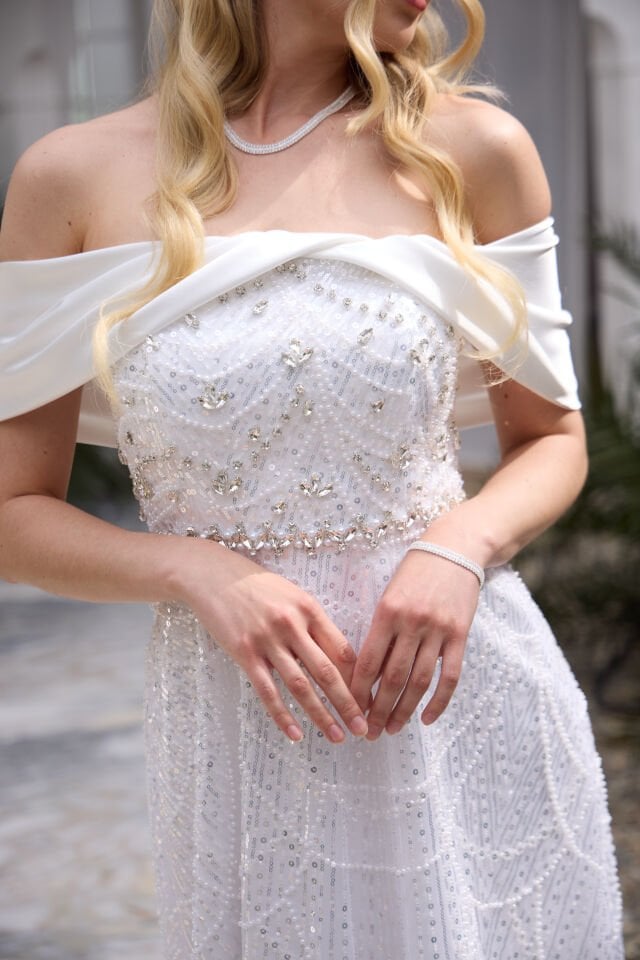 Amelia Beyaz İnci & Kristal İşlemeli Prenses Elbise