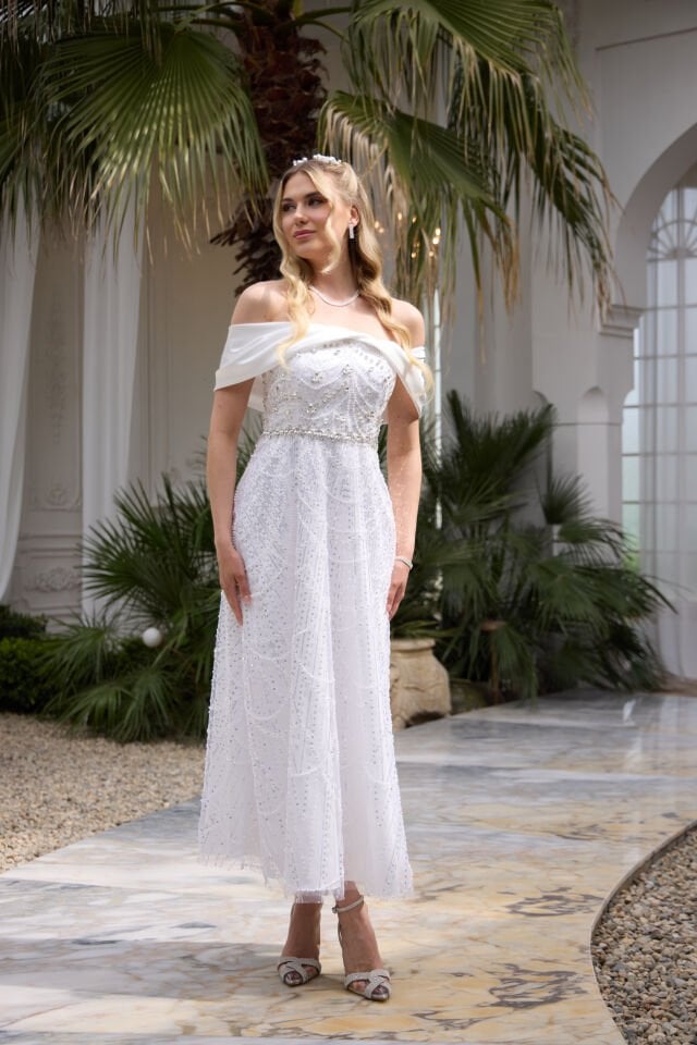 Amelia Beyaz İnci & Kristal İşlemeli Prenses Elbise